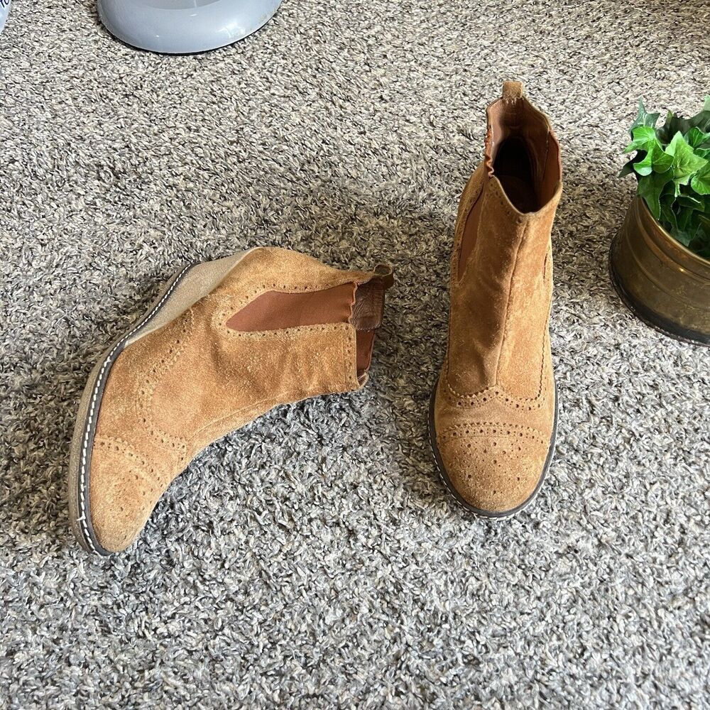 Donald J Pliner Wedge Boots Women’s Size 8 Chelsea Wingtip Suede Leather Brown